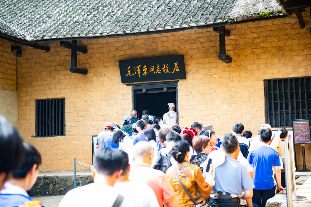 深二实明远 · 研学之行 | 韶山巍峨祭英...