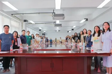 深圳市第二实验学校明远高中召开工会委员...