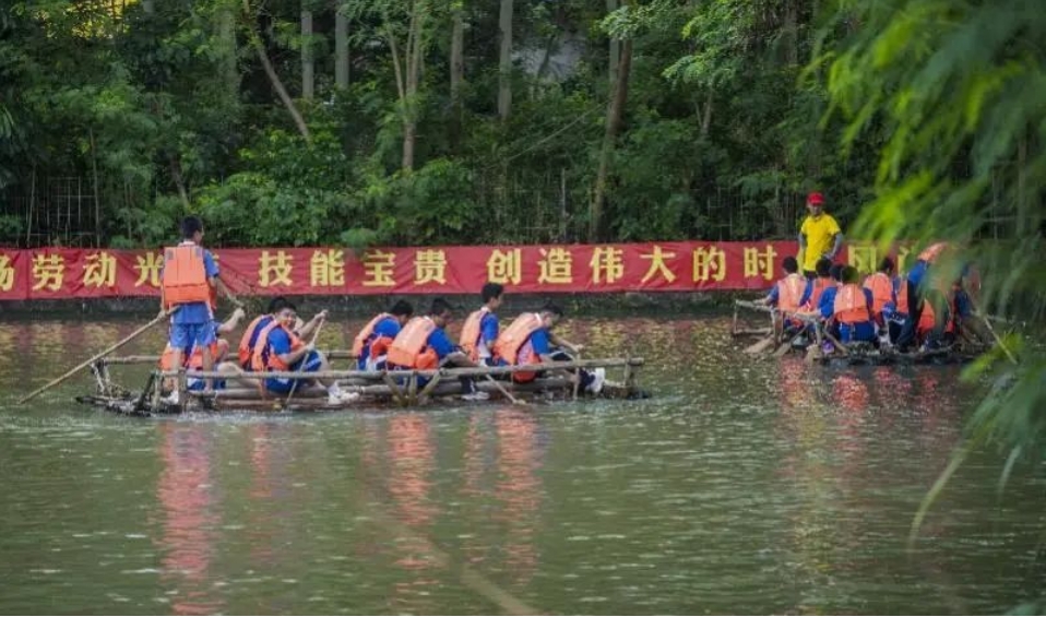 深二实明远高中实施“每周半天计划”，跨...